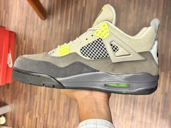 Jordan 4 Retro SE 95 Neon - Image 3